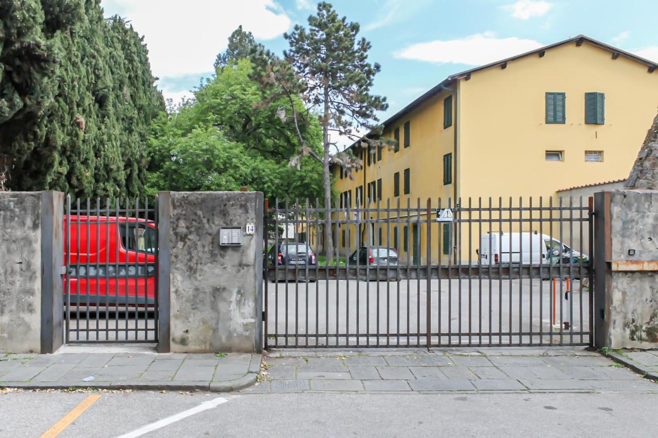 Appartamento Santa Chiara - Affitti Brevi Italia لوكا المظهر الخارجي الصورة